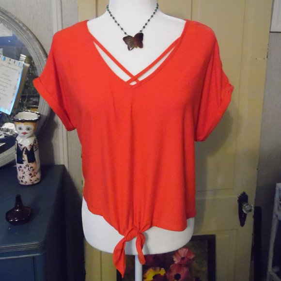 no comment Tops - 🍍 NWT Coral Pink Tie-Waist Flowy, Boho V-Neck Top
